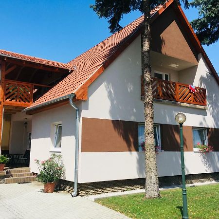 Hanna Apartman Apartment Balatonlelle Exterior photo