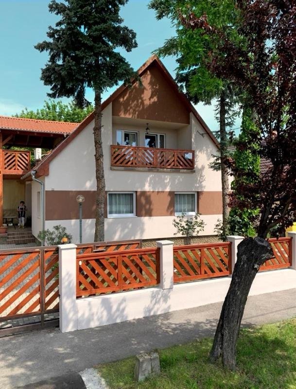 Hanna Apartman Apartment Balatonlelle Exterior photo
